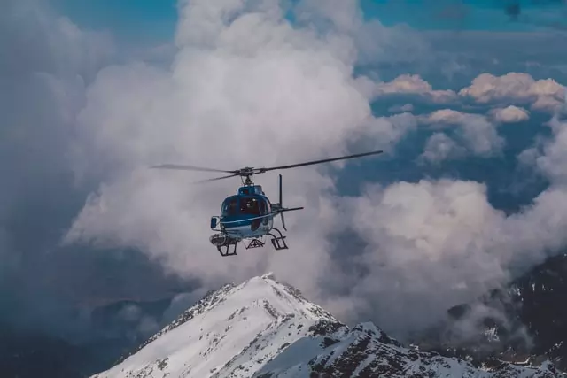 Helikopter in de bergen